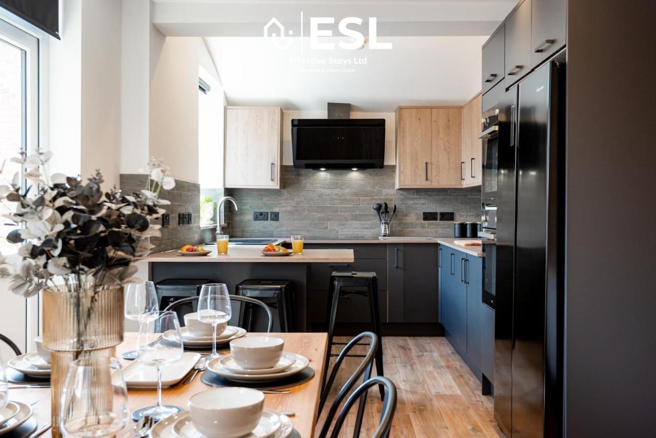 Central 5 Bedroom Townhouse Perfectly Located 2 Mins Walk From The Train Station Chester Esterno foto