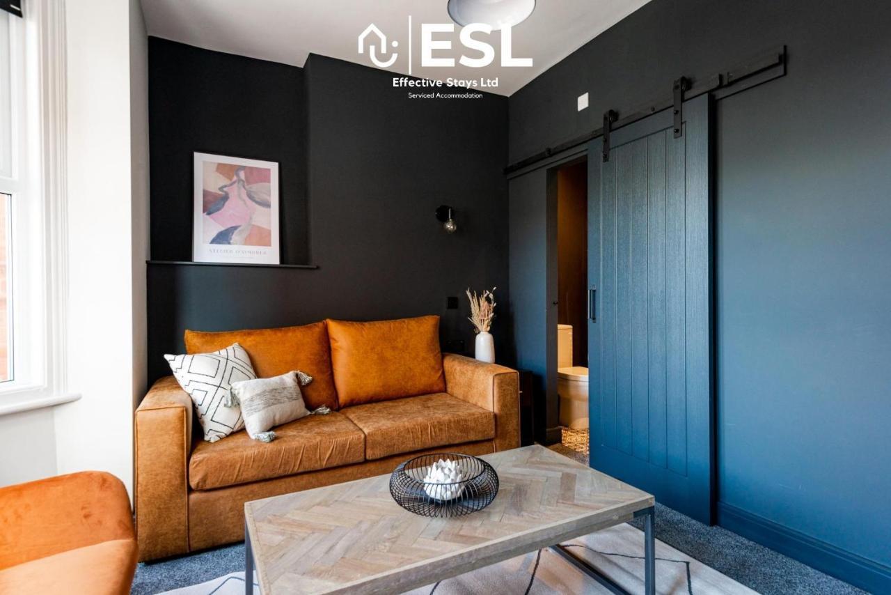 Central 5 Bedroom Townhouse Perfectly Located 2 Mins Walk From The Train Station Chester Esterno foto