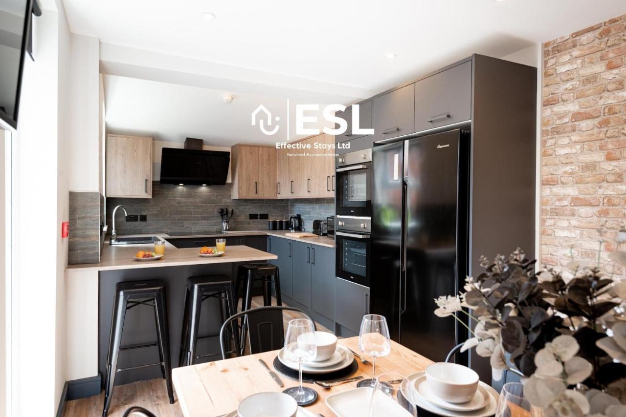 Central 5 Bedroom Townhouse Perfectly Located 2 Mins Walk From The Train Station Chester Esterno foto