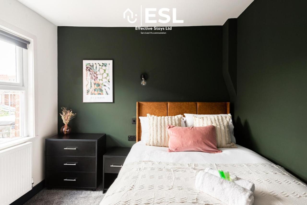 Central 5 Bedroom Townhouse Perfectly Located 2 Mins Walk From The Train Station Chester Esterno foto