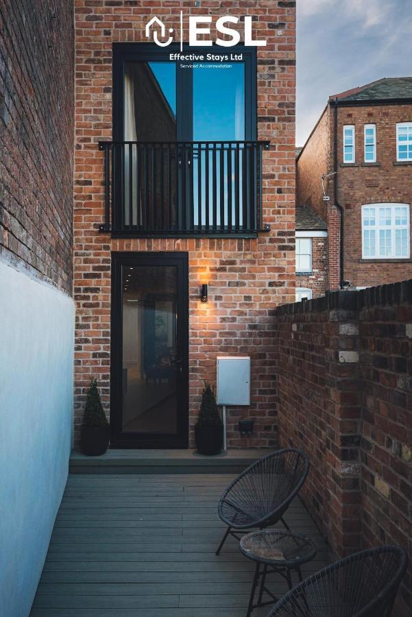 Central 5 Bedroom Townhouse Perfectly Located 2 Mins Walk From The Train Station Chester Esterno foto