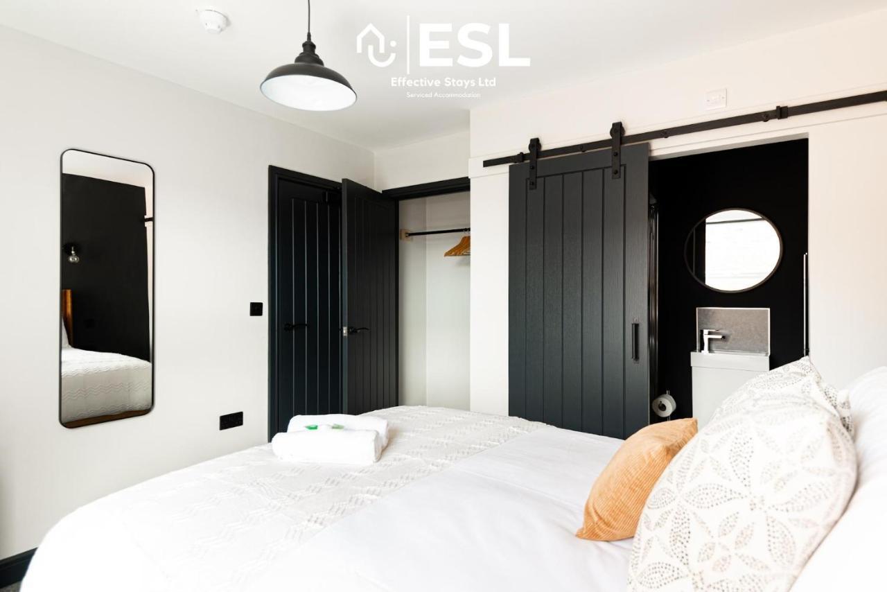 Central 5 Bedroom Townhouse Perfectly Located 2 Mins Walk From The Train Station Chester Esterno foto